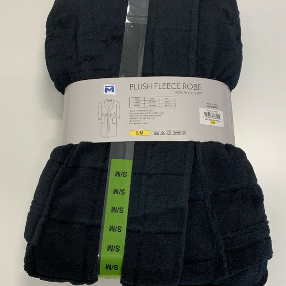 Majestic Mens Plush Fleece Robe Black Window - Picture 6 of 8